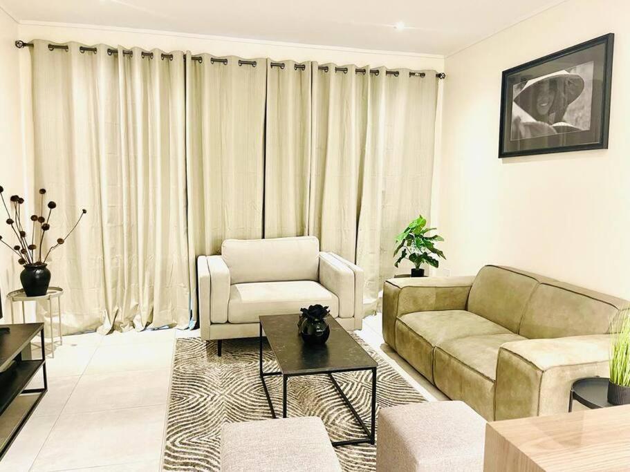 Hyde Park Sandton Luxury 2br Floor * Johannesburg