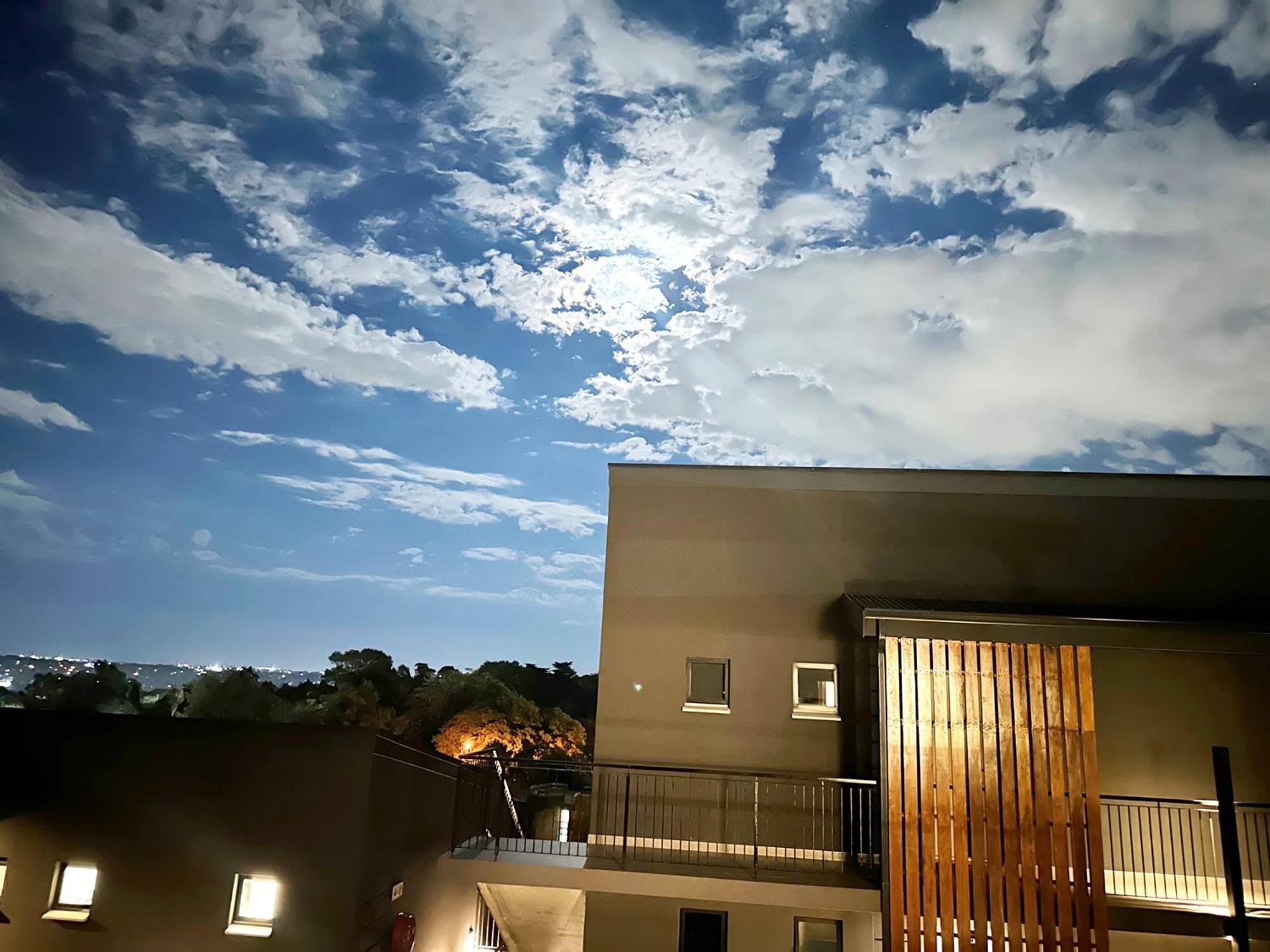 Hyde Park Sandton Luxury 2br Floor Appartement *